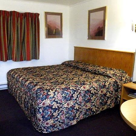 Economy Inn Каділлак Номер фото