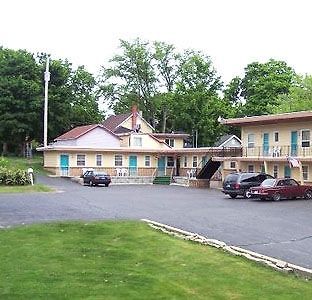Economy Inn Каділлак Екстер'єр фото